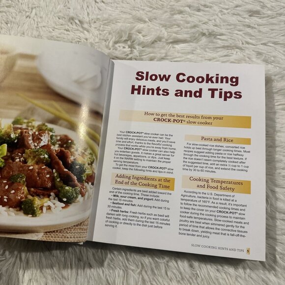 Crock Pot: Recipe Collection by Publications International Ltd. Staff (2012,... - Picture 3 of 10